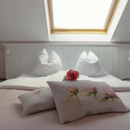 't Inj Oda ve Kahvaltı Horn